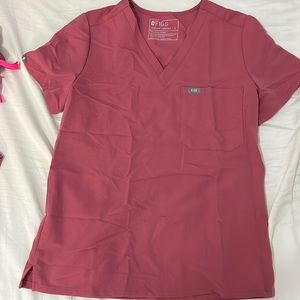 FIGS Women’s Catarina one pocket scrub top in size small